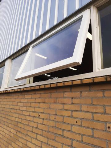Teleflex, Mechanische raambediening, Teleflex mechanische raambediening, Teleflex raamdoos, Teleflex midi bedieningsdoos, Midi bedieningsdoos, Raamdoos, Teleflex natuurlijke ventilatie, natuurlijke ventilatie, oplossing bovenramen, Teleflex bovenraamsluitingen, raamopener, Teleflex raamopener, raambedieningen