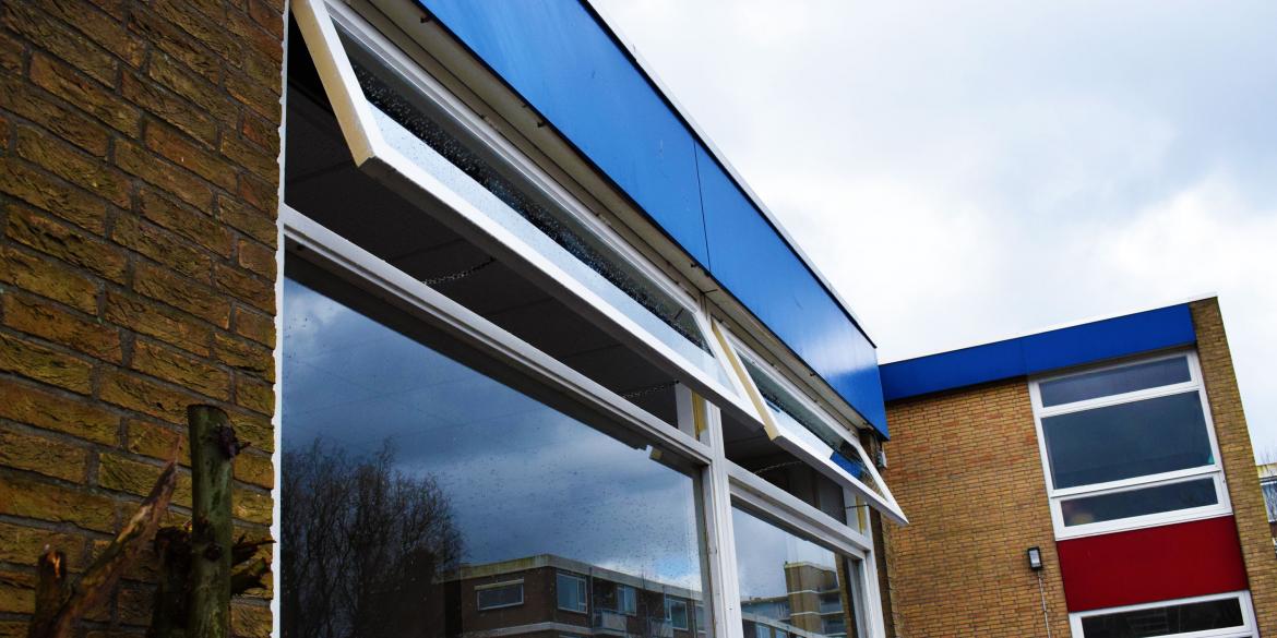 Teleflex, Teleflex Mechanische raambediening, Mechanische raambediening, Mechanische raamopener, natuurlijke ventilatie, Teleflex clearline, raambediening uitzetraam, raambediening binnenvalraam, bovenraamsluiting, bovenraamsluiting Teleflex, bovenraam bedienbaar maken